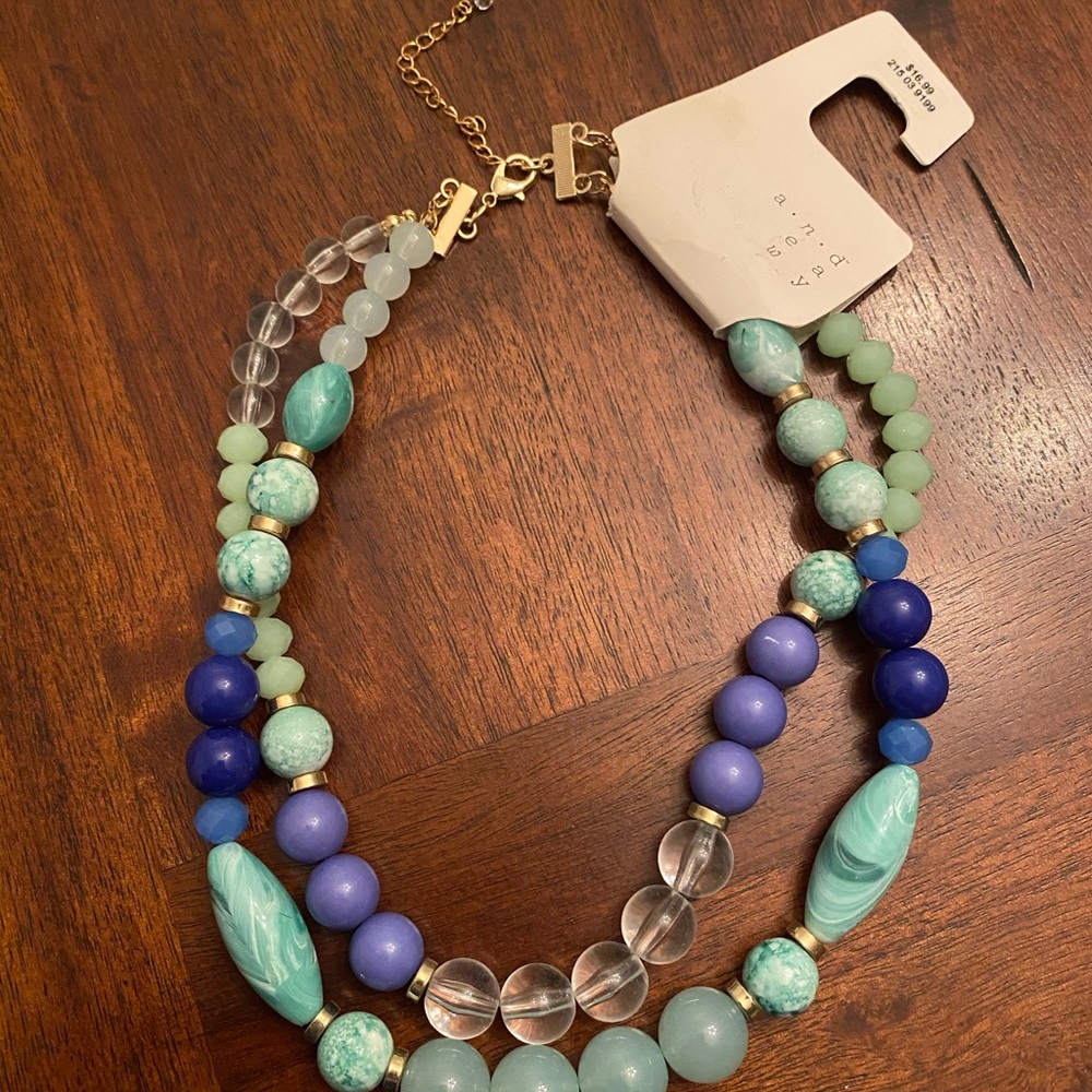Beaded short necklace